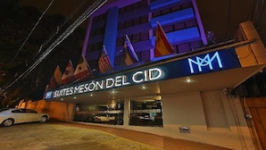 A hotel with a sign reading "Hotel Mesón del CID" and a logo with a crown and a 'M'. - Suites Meson del Cid (Xalapa)