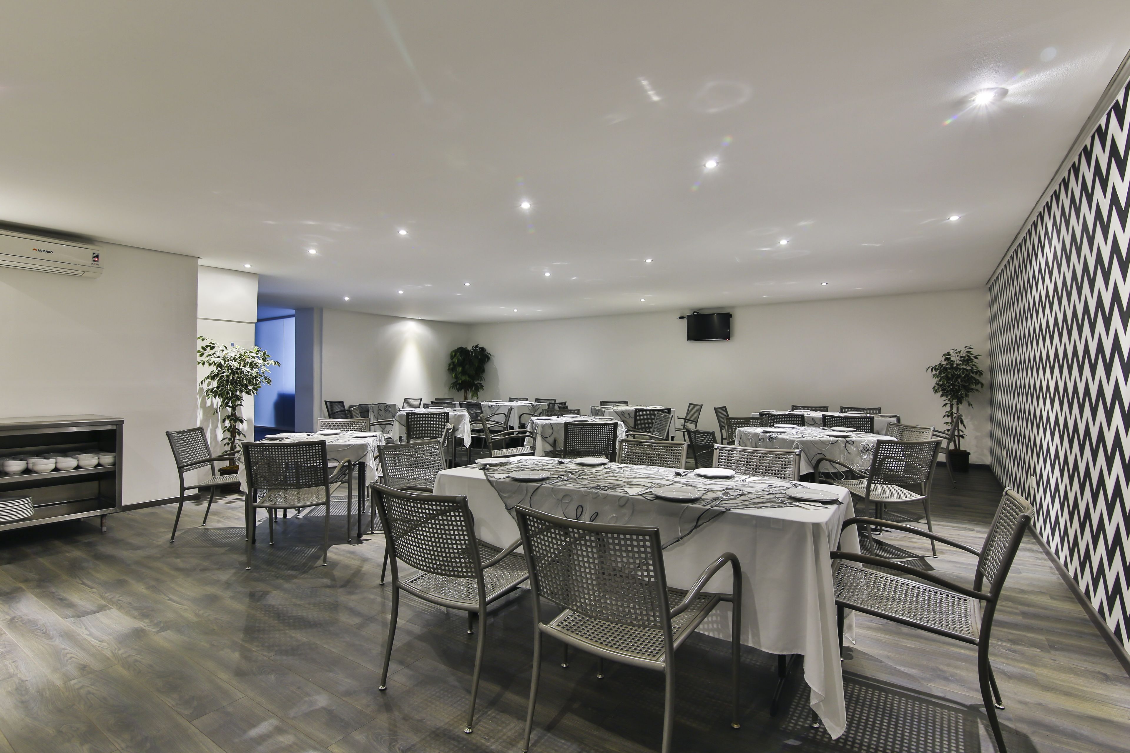 breakfast and lunch served