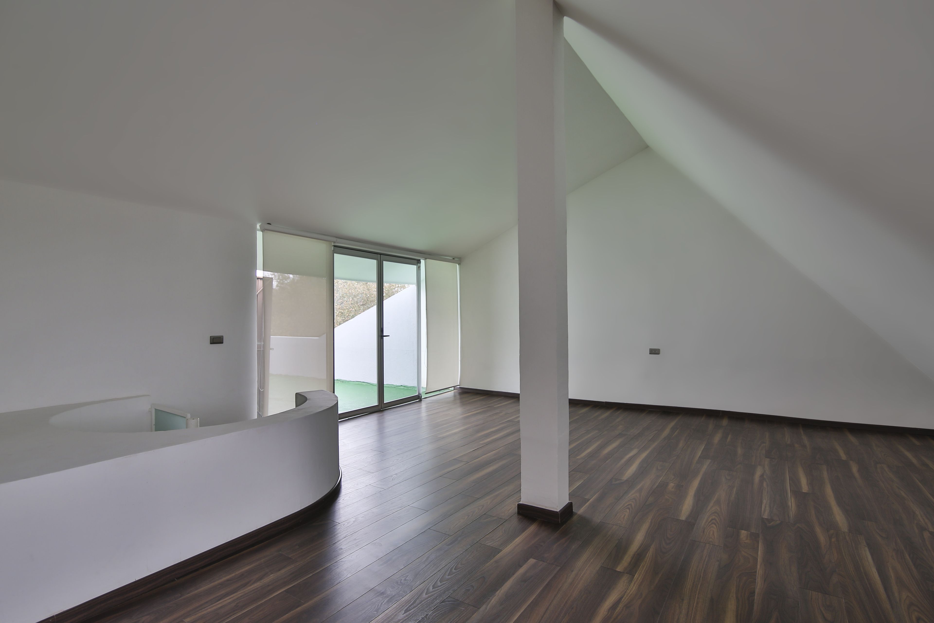 premium bedding, desk, free wifi, bed sheets