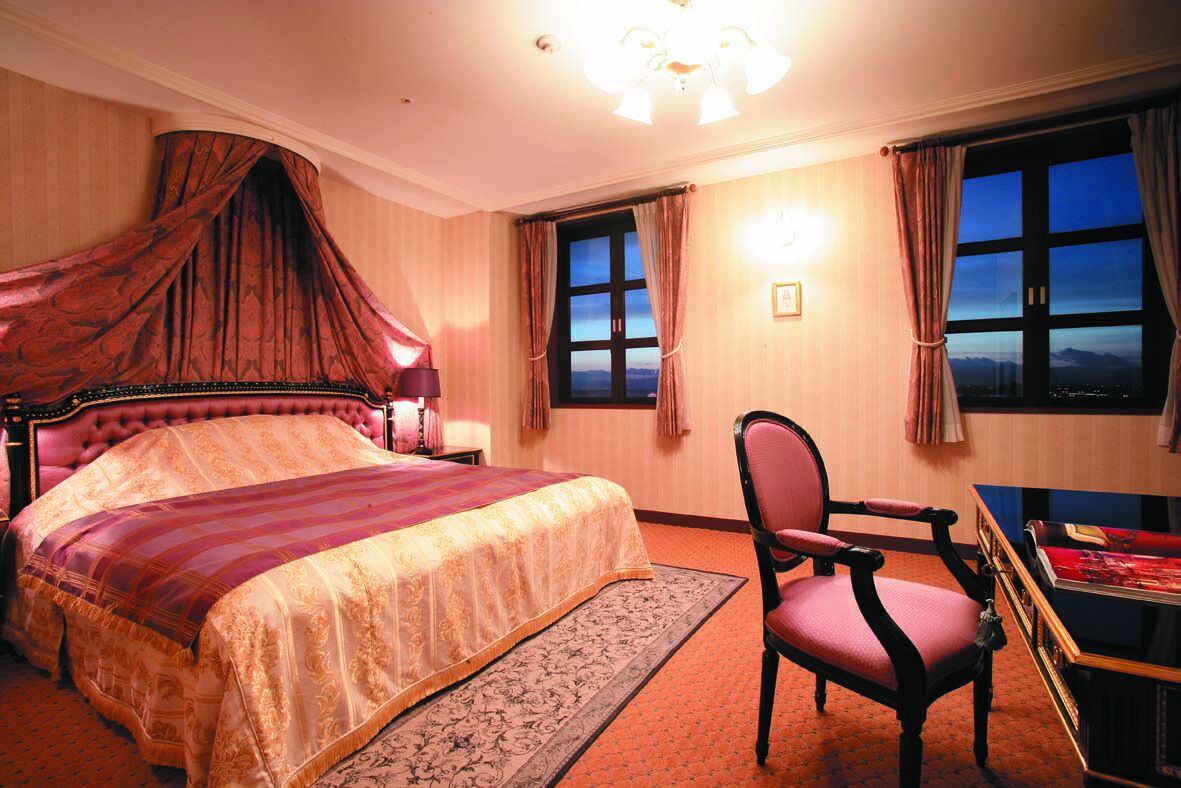 grazie suite room | desk, free wifi, bed sheets
