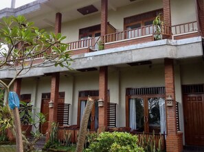 Front of property - KARANG SARI Guesthouse & Restaurant (Munduk)