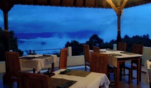 Indonesian cuisine - KARANG SARI Guesthouse & Restaurant (Munduk)