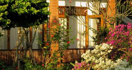 KARANG SARI Guesthouse & Restaurant