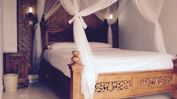 Cortinas blackout, tabla de planchar con plancha y cunas