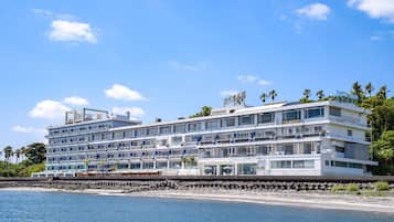 Overlooking the ocean, this hotel features a modern design with balconies and terraces.