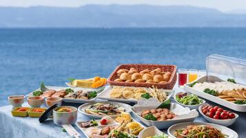 每日供应自助式早餐(每人 JPY 1650)