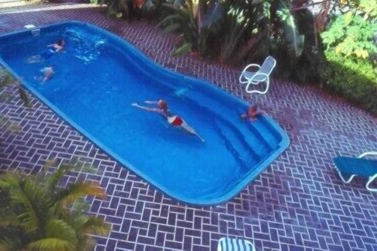 Chambre Simple, vue piscine | Piscine extérieure
