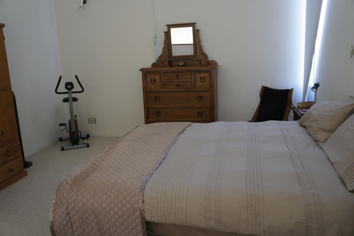 2 dormitorios, ropa de cama de alta calidad, edredones de plumas