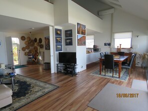 50 インチの薄型テレビ (デジタル放送視聴可)、テレビ、Netflix