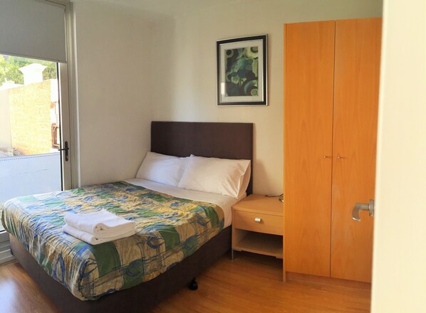 Standard Two Bedroom Apartment | Iron/ironing board, free cribs/infant beds, free WiFi - Ozstays Katz Apartments (Melbourne)