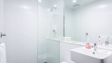 Family Room, Non Smoking | Bathroom