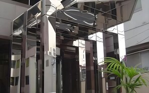 Exterior detail - Fukuoka Arty Inn (Fukuoka)