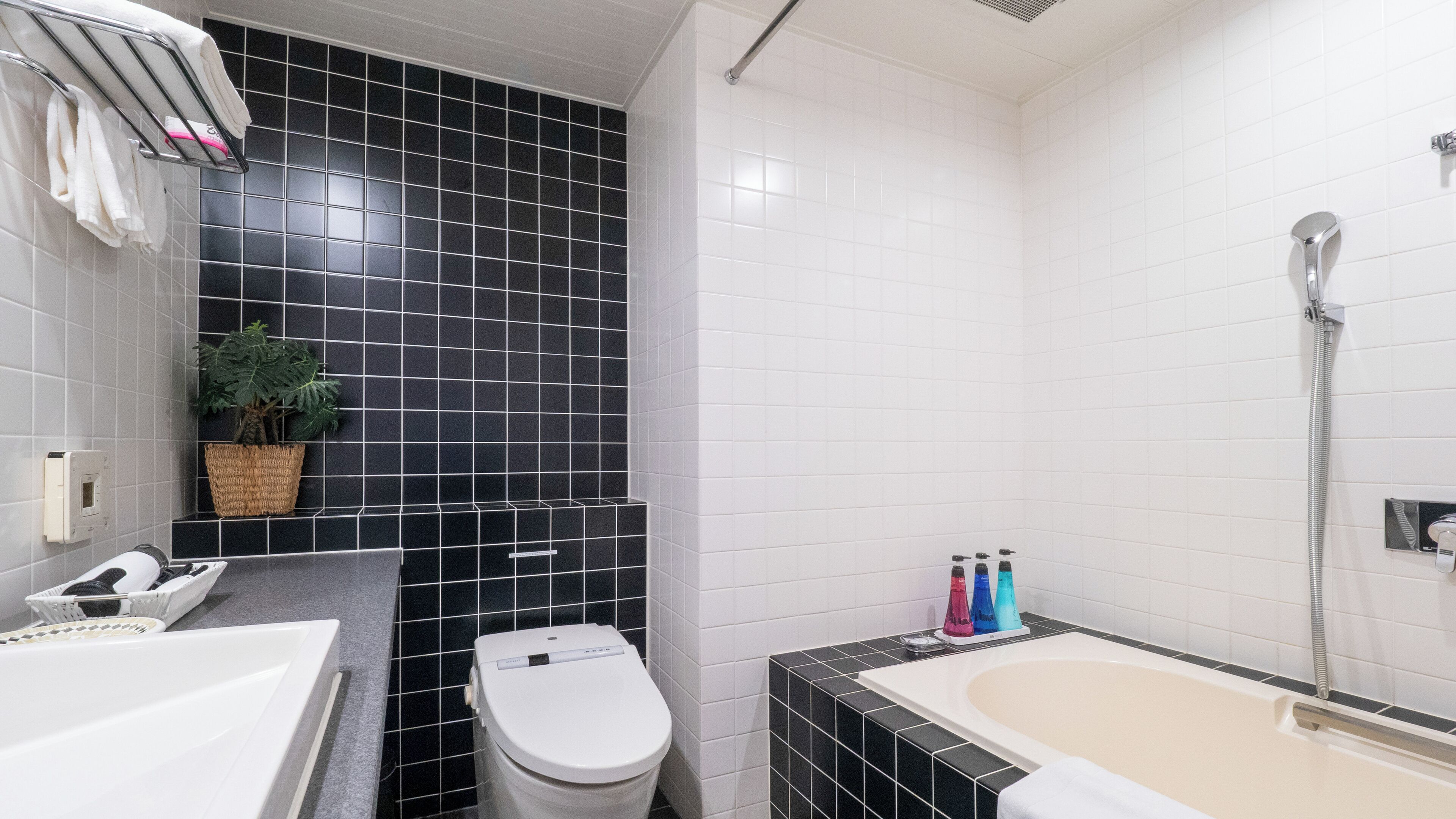 superior double room, all rooms non smoking | bathroom | combined shower/bathtub, free toiletries, hair dryer, bathrobes