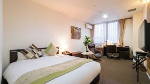 Grand Queen Room for 2 Guests (with Massage Chair), All Rooms Non Smoking | Desk, blackout drapes, free WiFi, bed sheets - Hotel Tohkai (Atsugi)