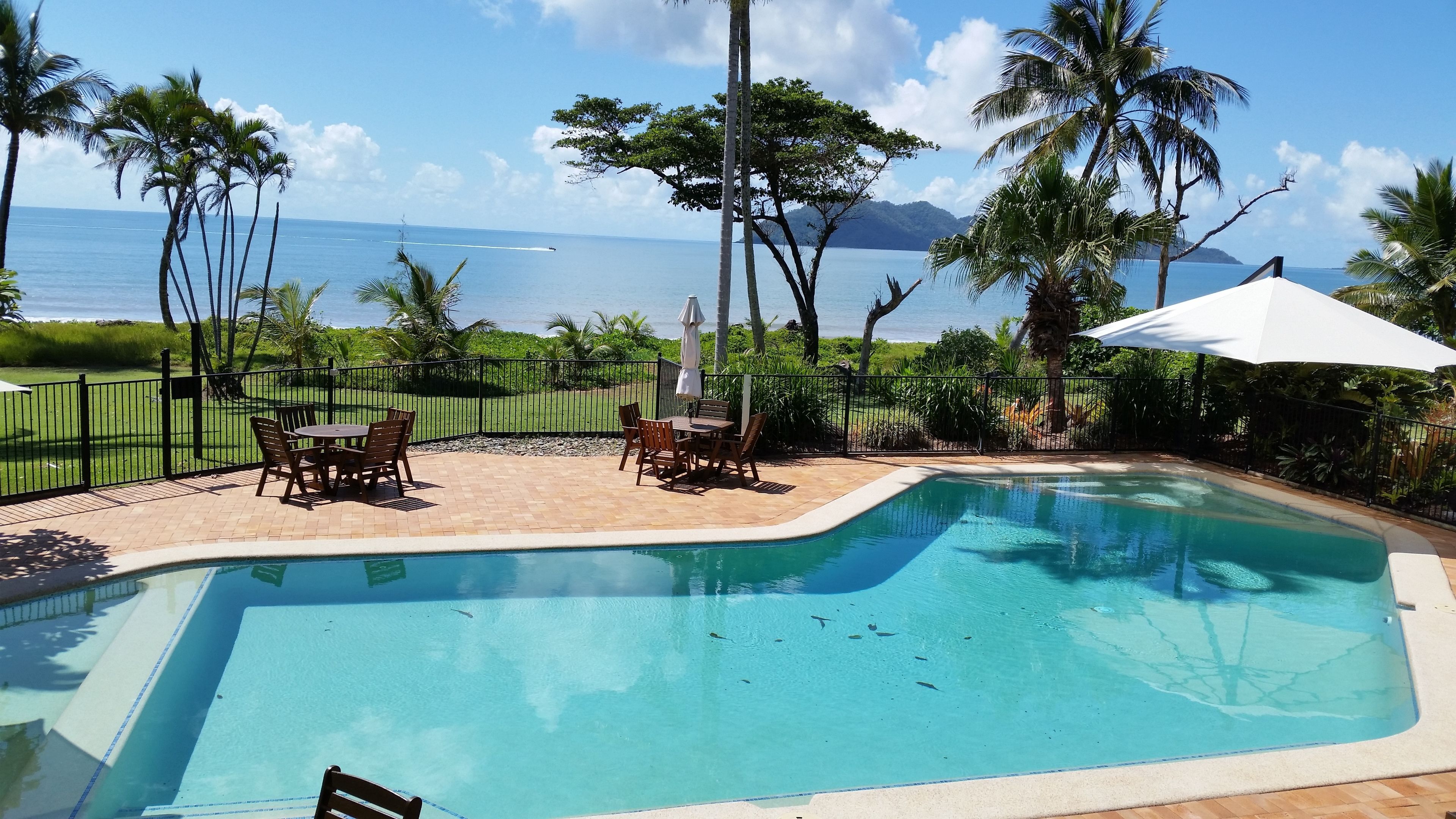 Hồ bơi ngoài trời 