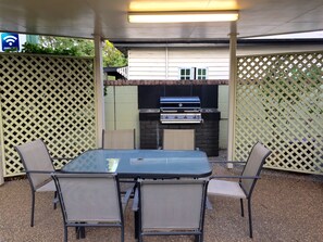 BBQ/picnic Area - Country Gardens Motor Inn Toowoomba (South Toowoomba)