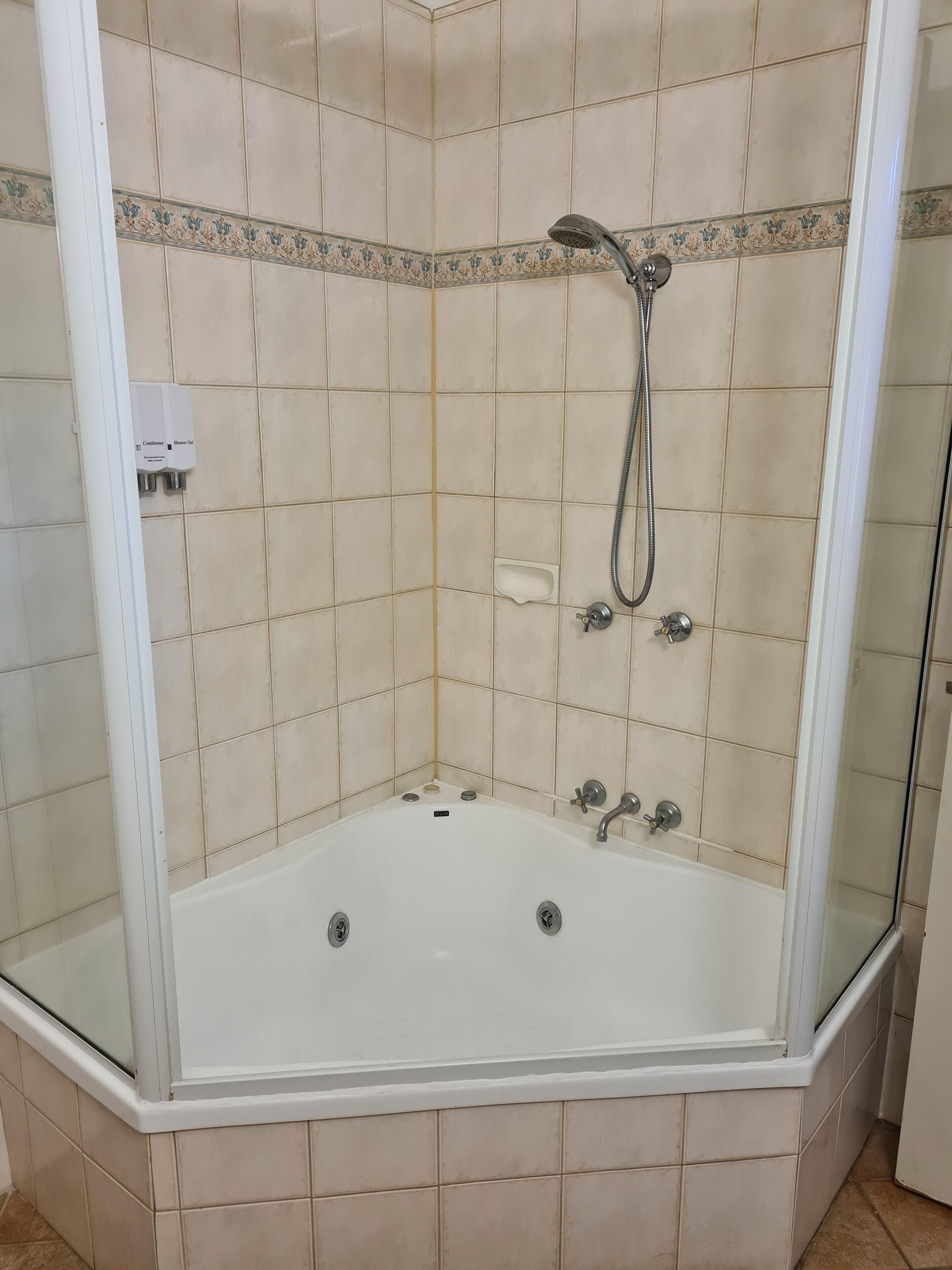 Family Room, Non Smoking (Family with spa) | Bathroom