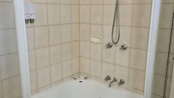 Family Room, Non Smoking (Family with spa) | Bathroom