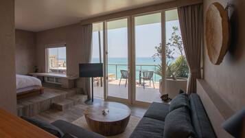 Standard-Villa, Nichtraucher | Wohnzimmer | 40-Zoll-Flachbildfernseher mit Digitalempfang, Fernseher, Smart Speakers