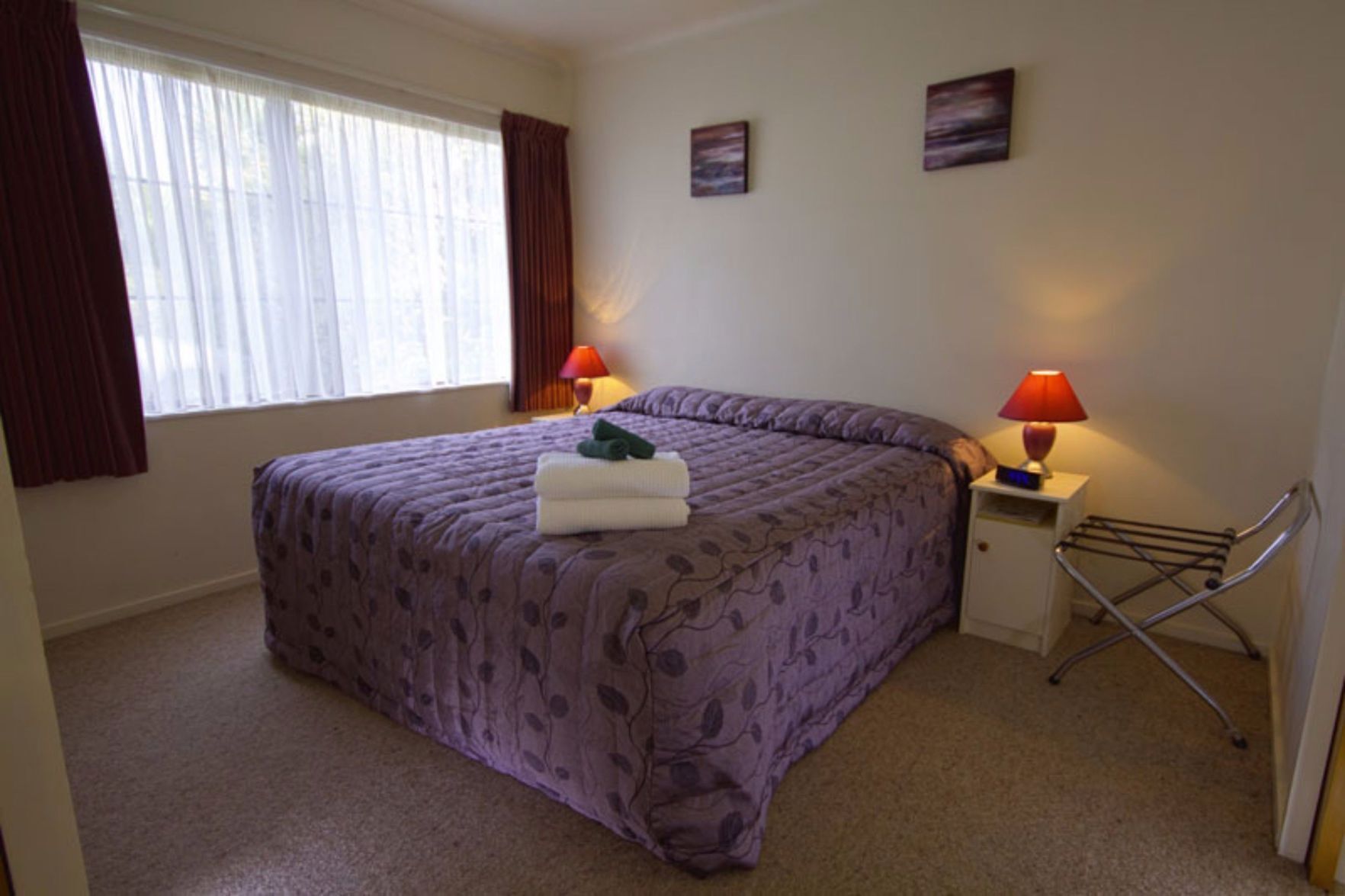 Premium bedding, in-room safe, iron/ironing board, free WiFi