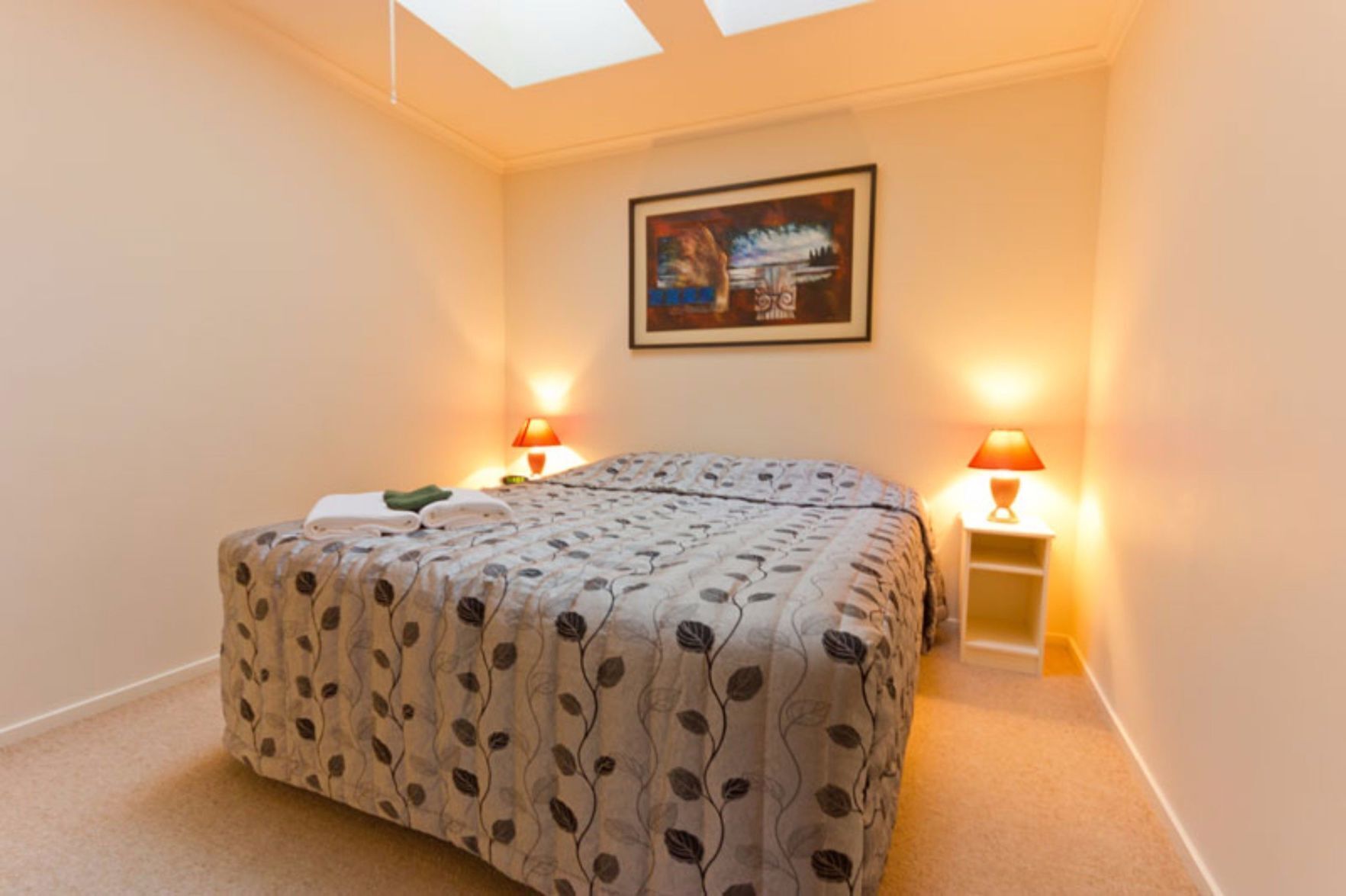 Premium bedding, in-room safe, iron/ironing board, free WiFi