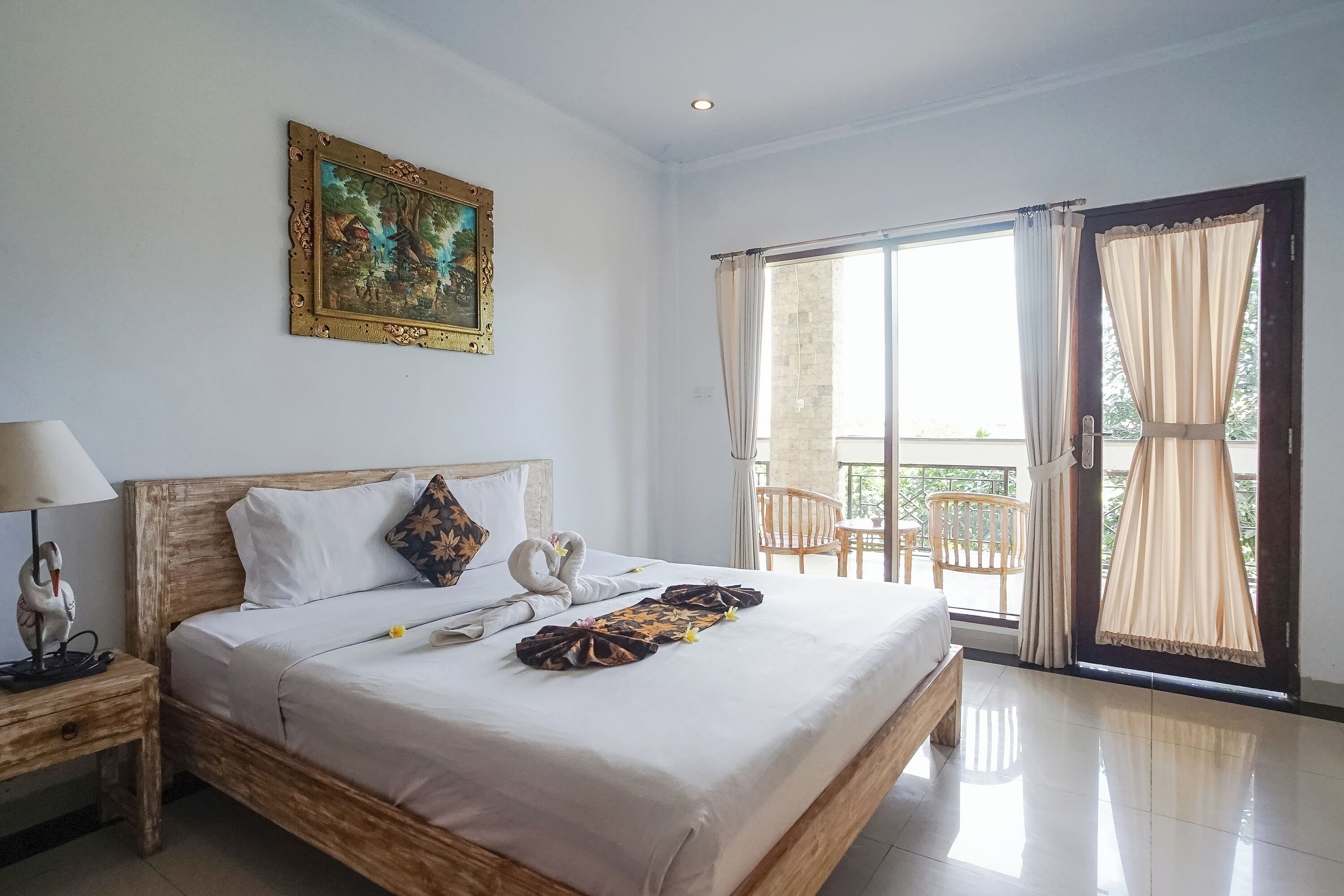Minibar, desk, free WiFi, bed sheets