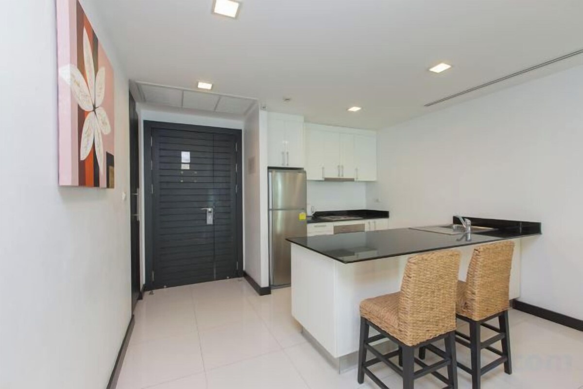Private kitchen | Electric kettle, highchair