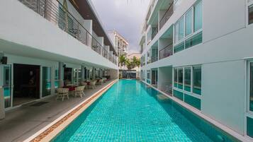 Quarto standard, vista para a piscina | Vista da sacada