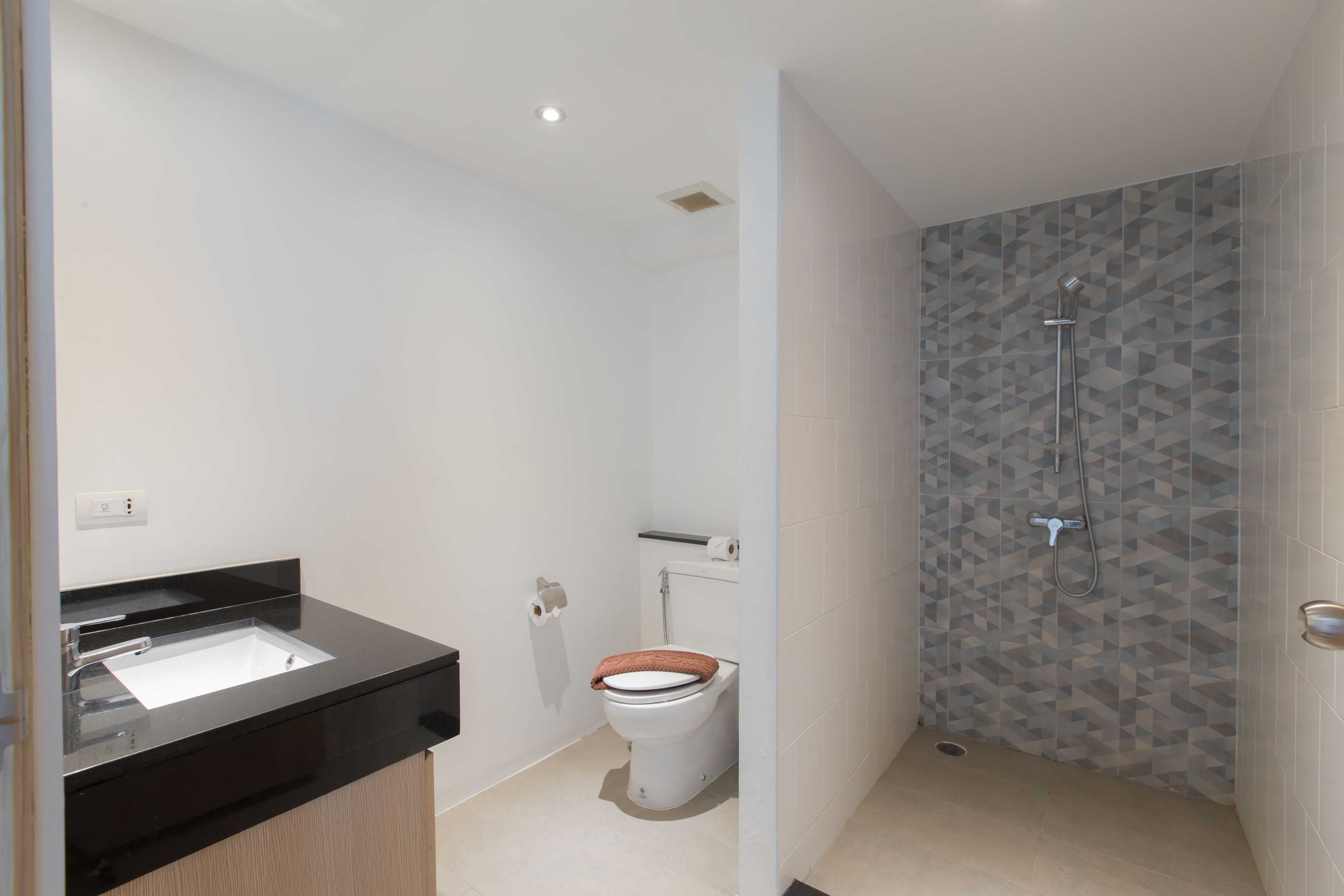 standard room, pool view | bathroom | shower, free toiletries, hair dryer, towels