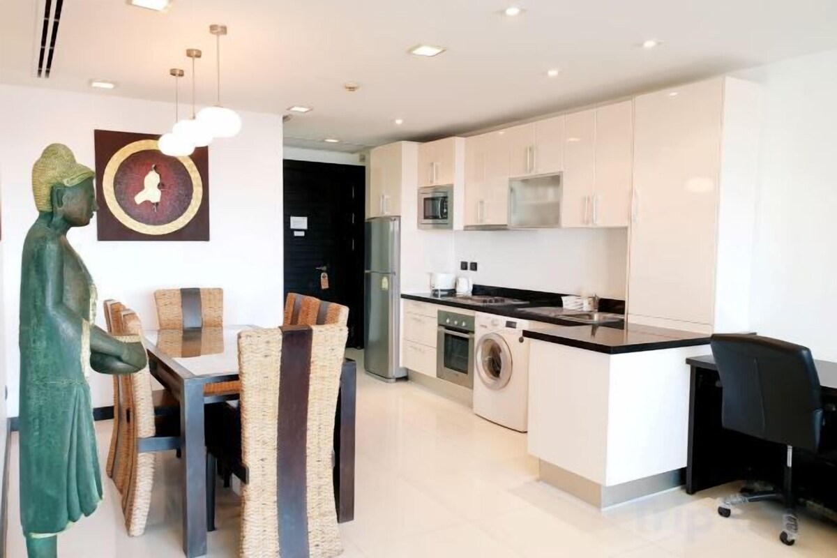 Private kitchen | Electric kettle, highchair