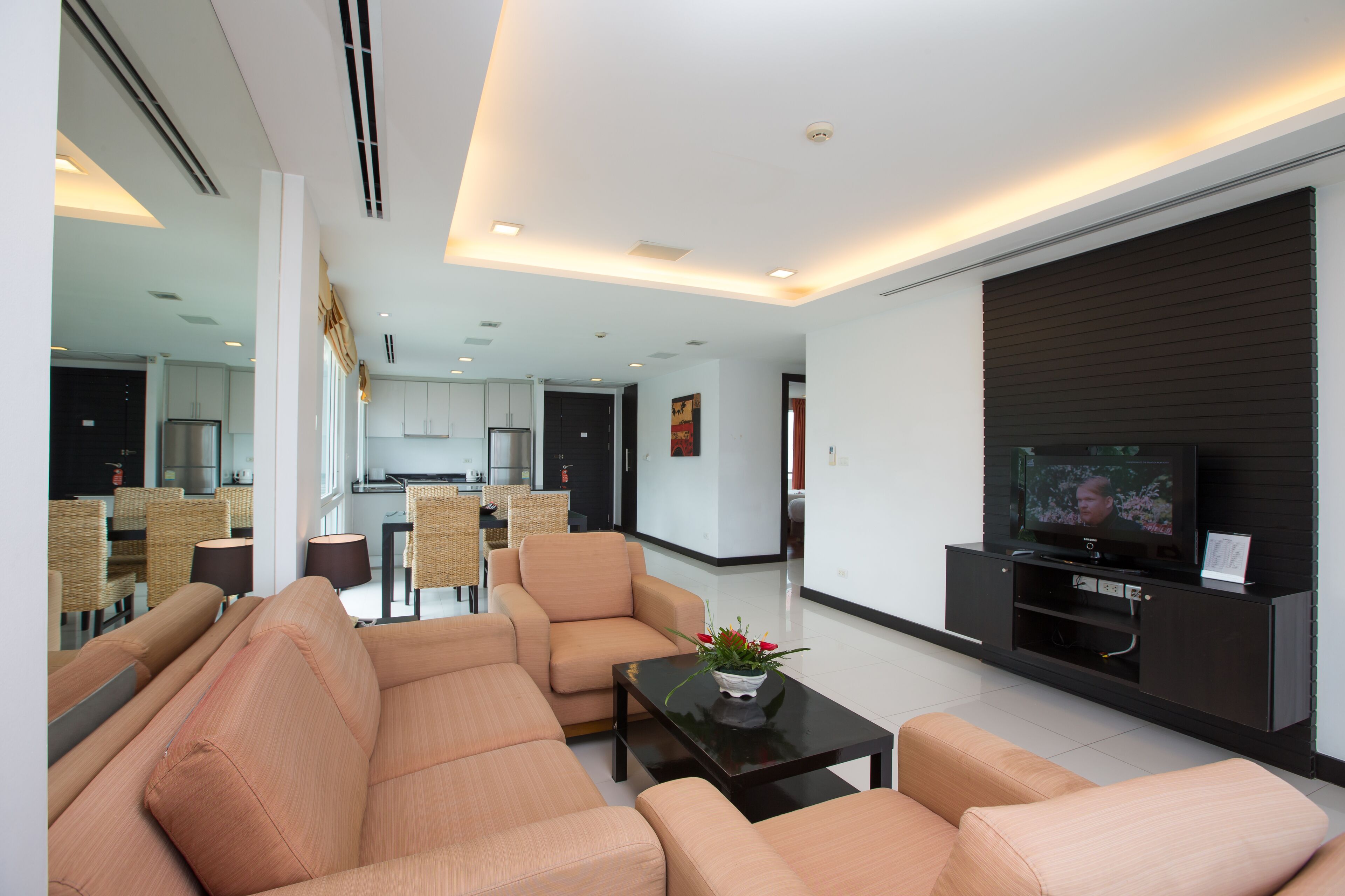 32-inch tv with satellite channels