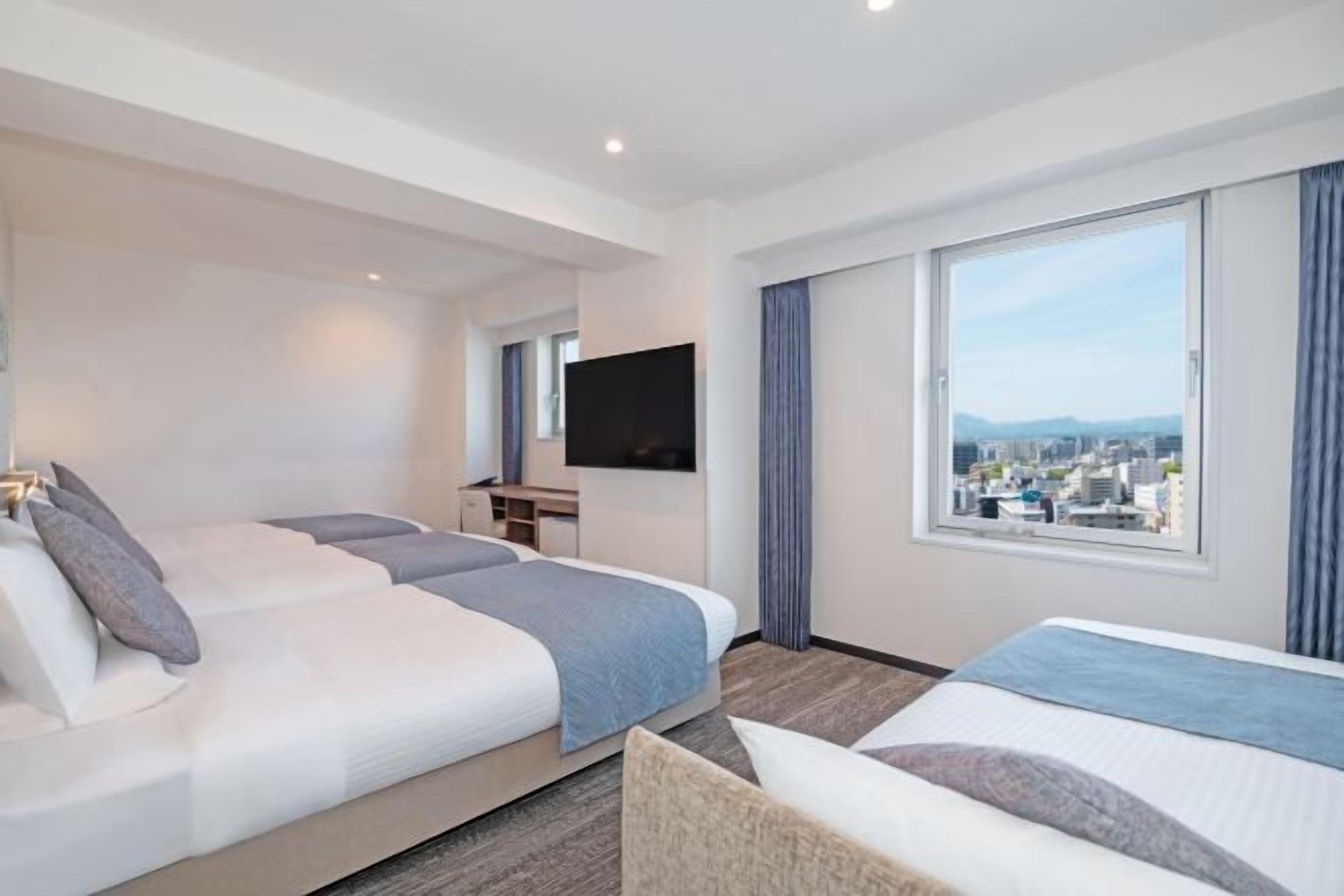 Skrivebord, wi-fi (inkludert) og sengetøy