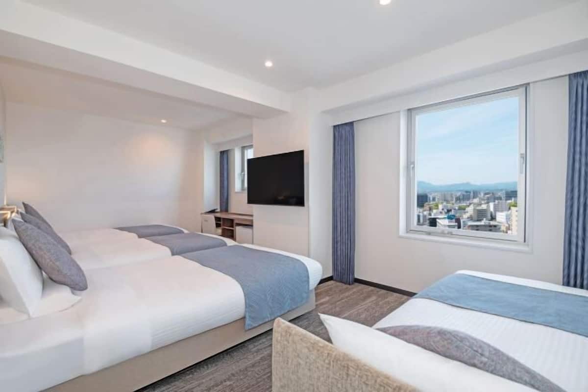 Skrivebord, wi-fi (inkludert) og sengetøy