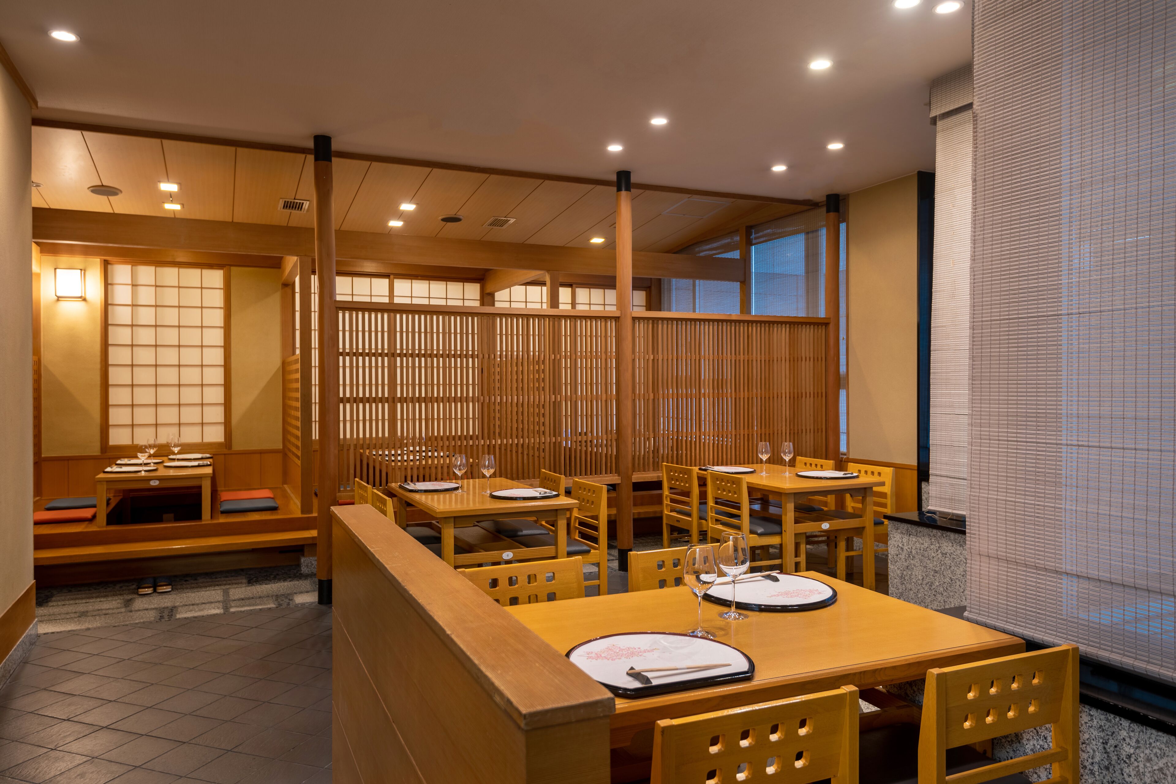 2 restaurants, breakfast, lunch, dinner served; japanese cuisine
