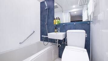 Bañera con ducha, bañera profunda, artículos de tocador gratuitos