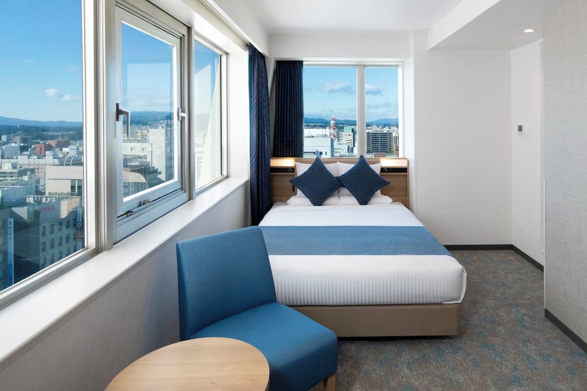 Desk, WiFi (free), bed sheets