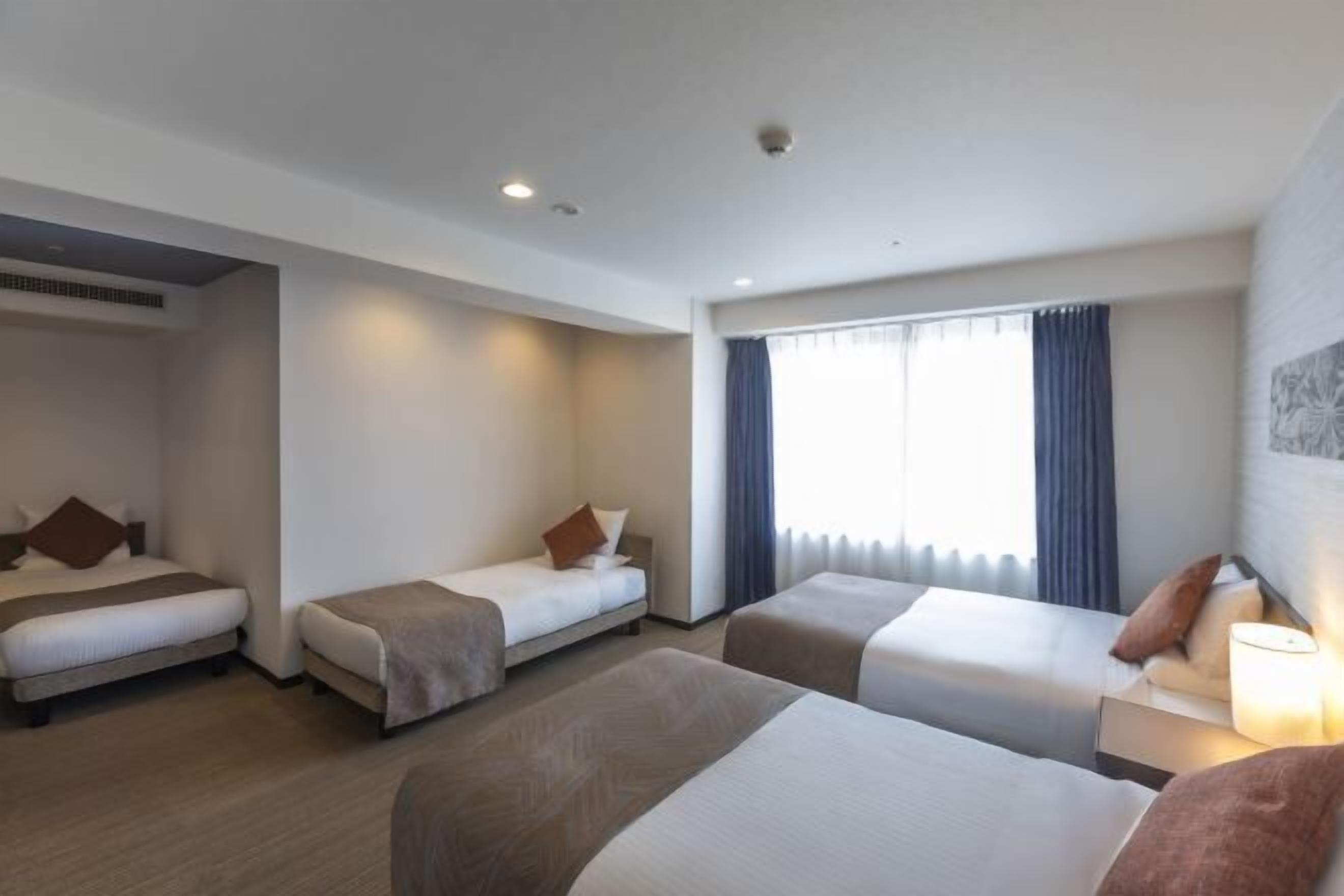 Escritorio, wifi gratis, ropa de cama