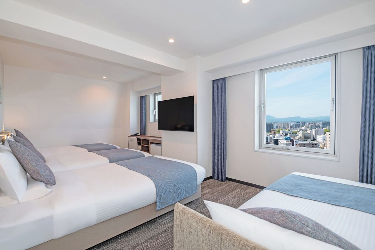 Escritorio, wifi gratis y ropa de cama