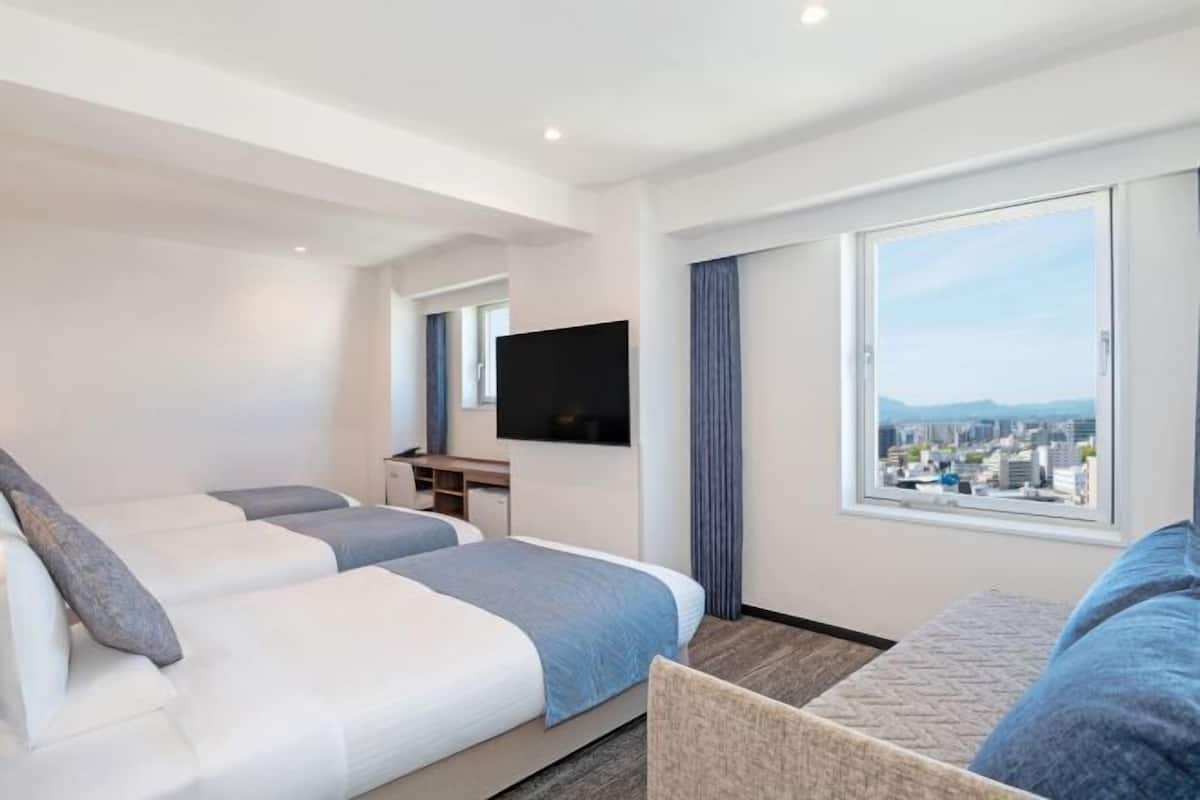 Desk, free WiFi, bed sheets