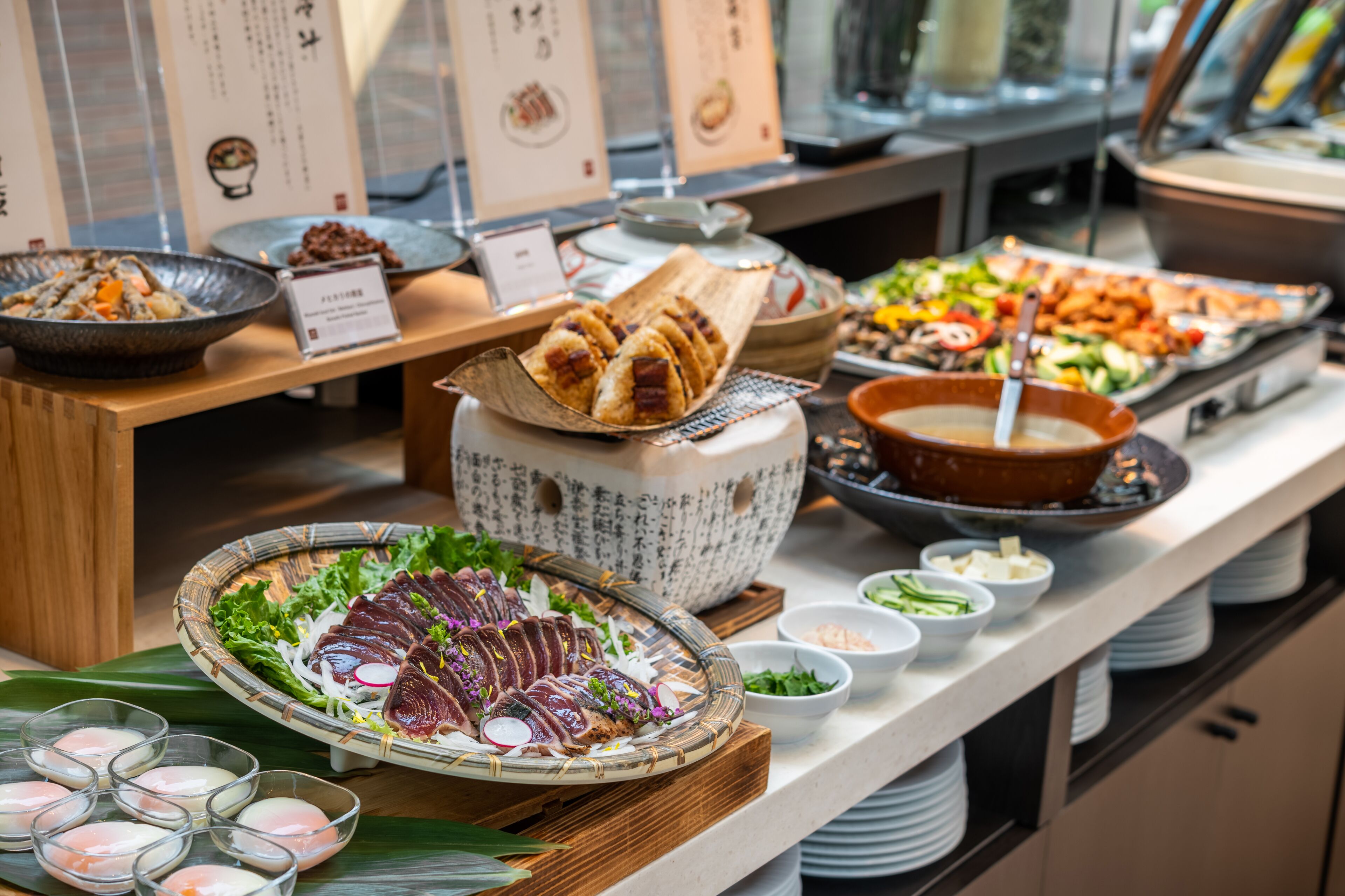 daily buffet breakfast (jpy 1800 per person)
