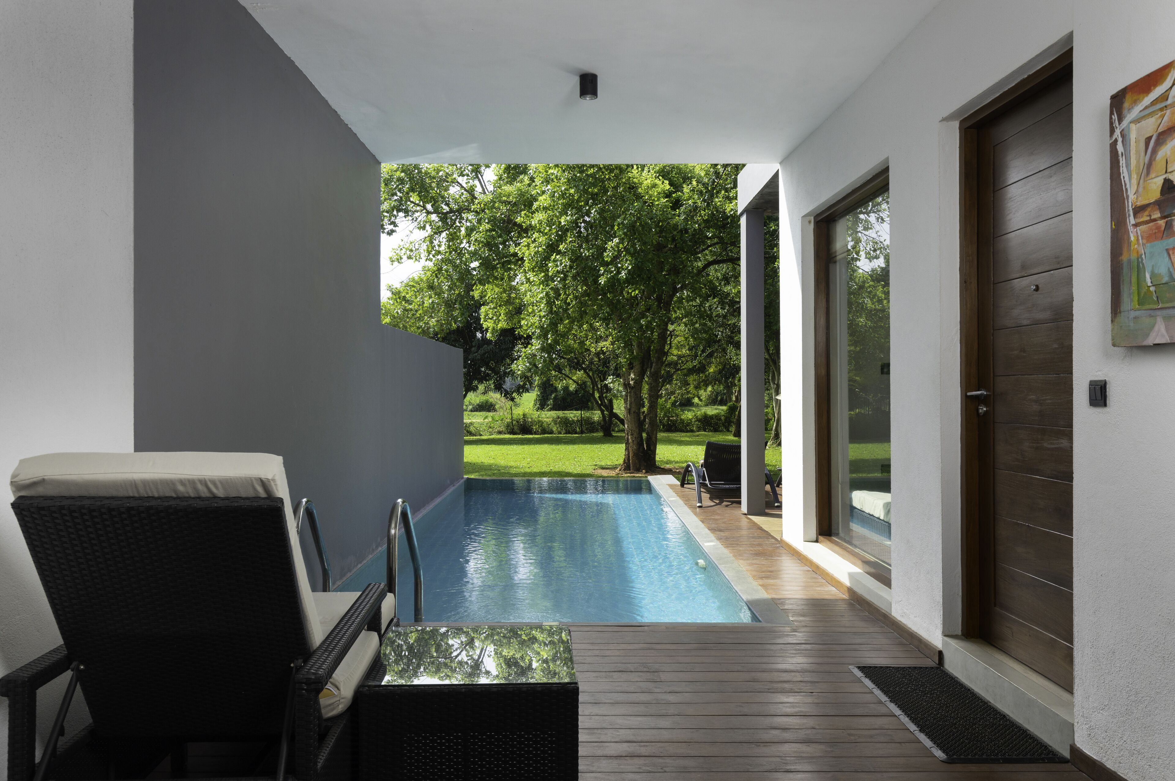 suite with free benefits | garden view