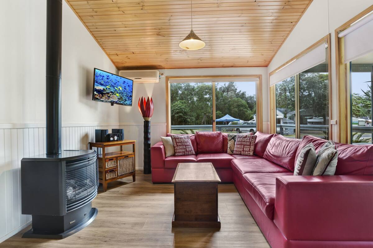Deluxe Cabin, Jetted Tub | Living room | Flat-screen TV, DVD player