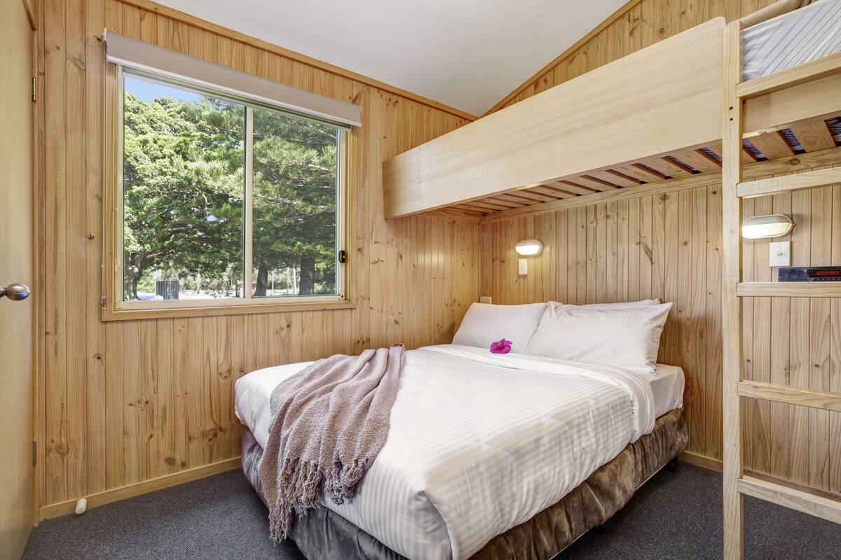 Family Cabin, Jetted Tub | 2 bedrooms, iron/ironing board, WiFi (free), bed sheets
