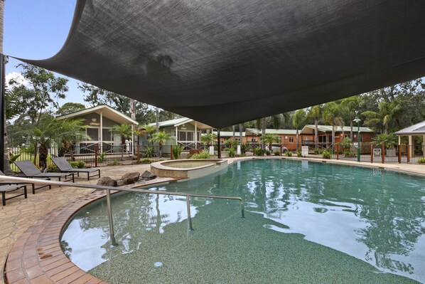 2 kolam renang outdoor