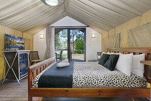 Lều cơ bản, quang cảnh sông (Safari Tents) | 2 phòng ngủ, bàn ủi/dụng cụ ủi quần áo