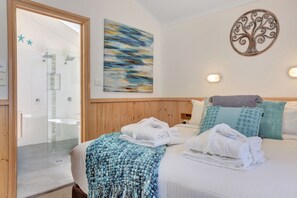 Kabin Bulan Madu, 1 Tempat Tidur King, jet tub | 2 kamar tidur, setrika/meja setrika, Wi-Fi gratis, dan seprai linen