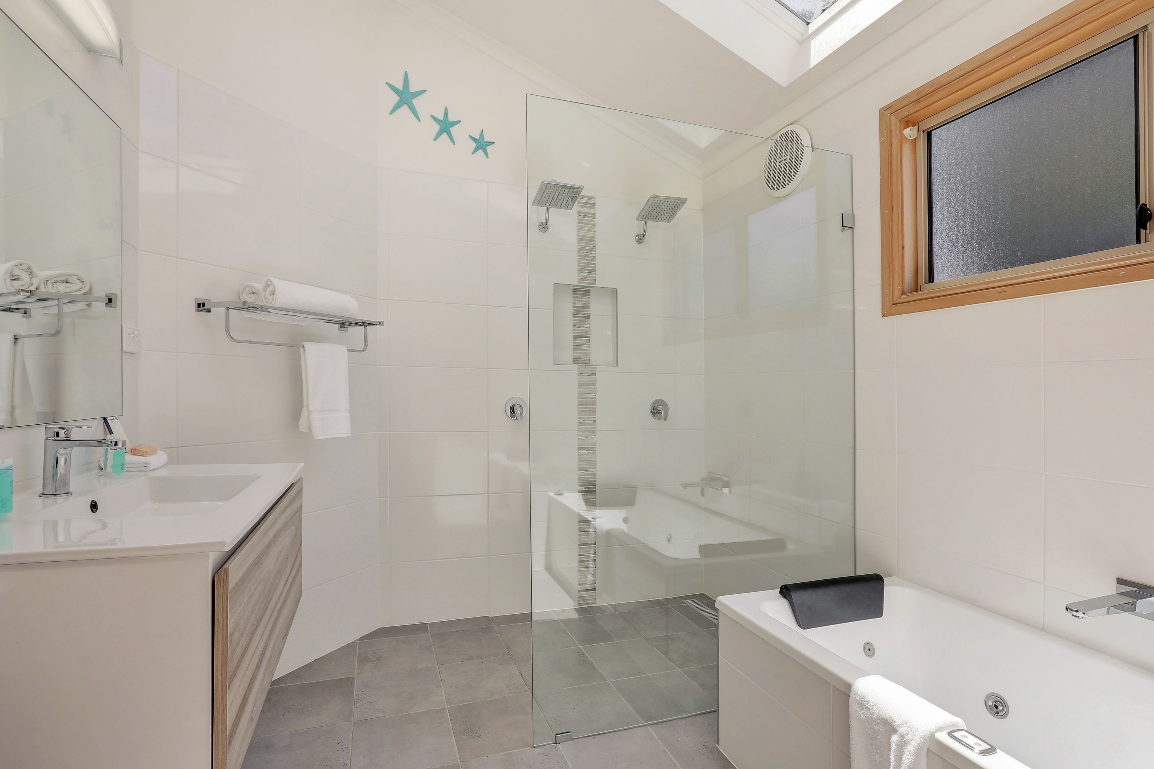 Honeymoon Cabin, 1 King Bed, Jetted Tub | Bathroom