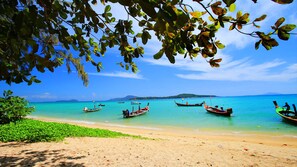 Beach nearby, white sand, 10 beach bars - Coconut Paradise Villas (Rawai)