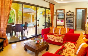 Family Villa | Living room | 32-inch flat-screen TV with digital channels, TV, Netflix - Coconut Paradise Villas (Rawai)