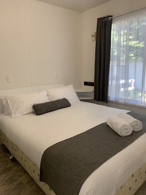 キャビン 2 ベッドルーム | 高級寝具、アイロン / アイロン台、WiFi (無料)、ベッドシーツ